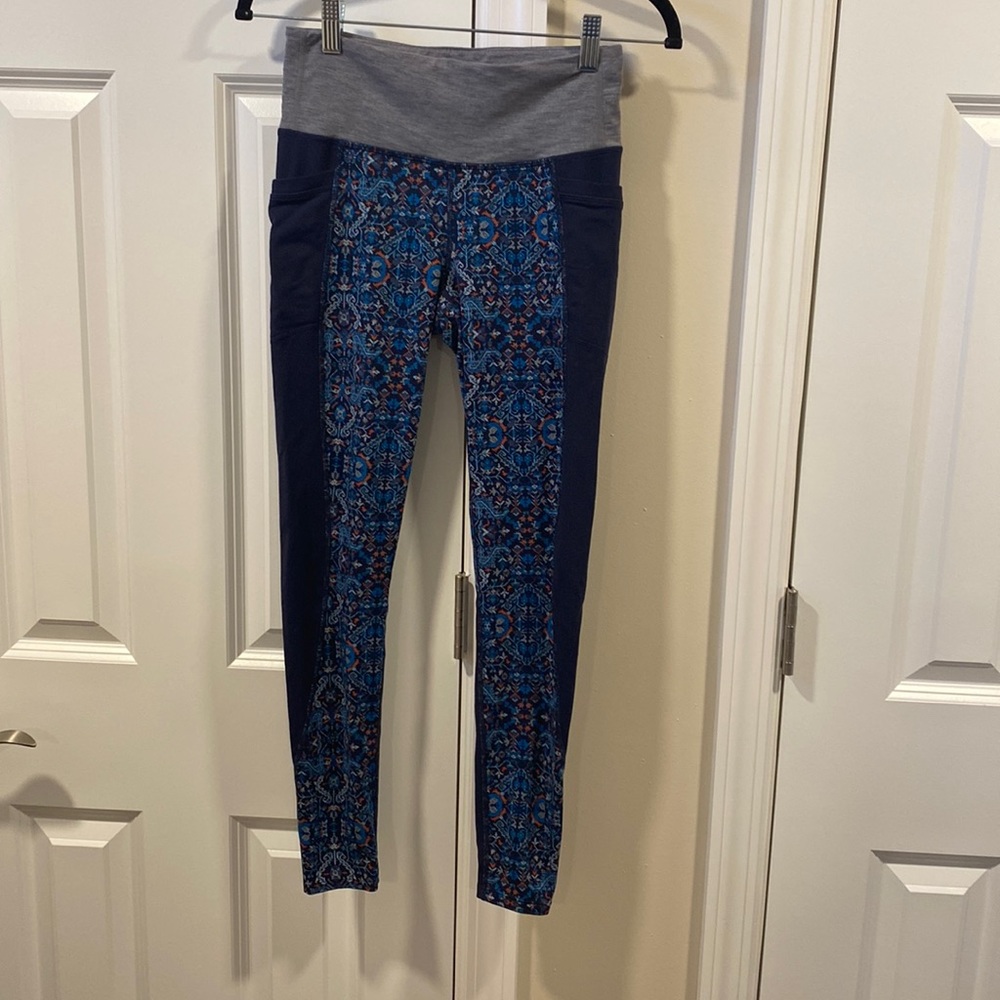 Soft boho Athleta leggings with pockets